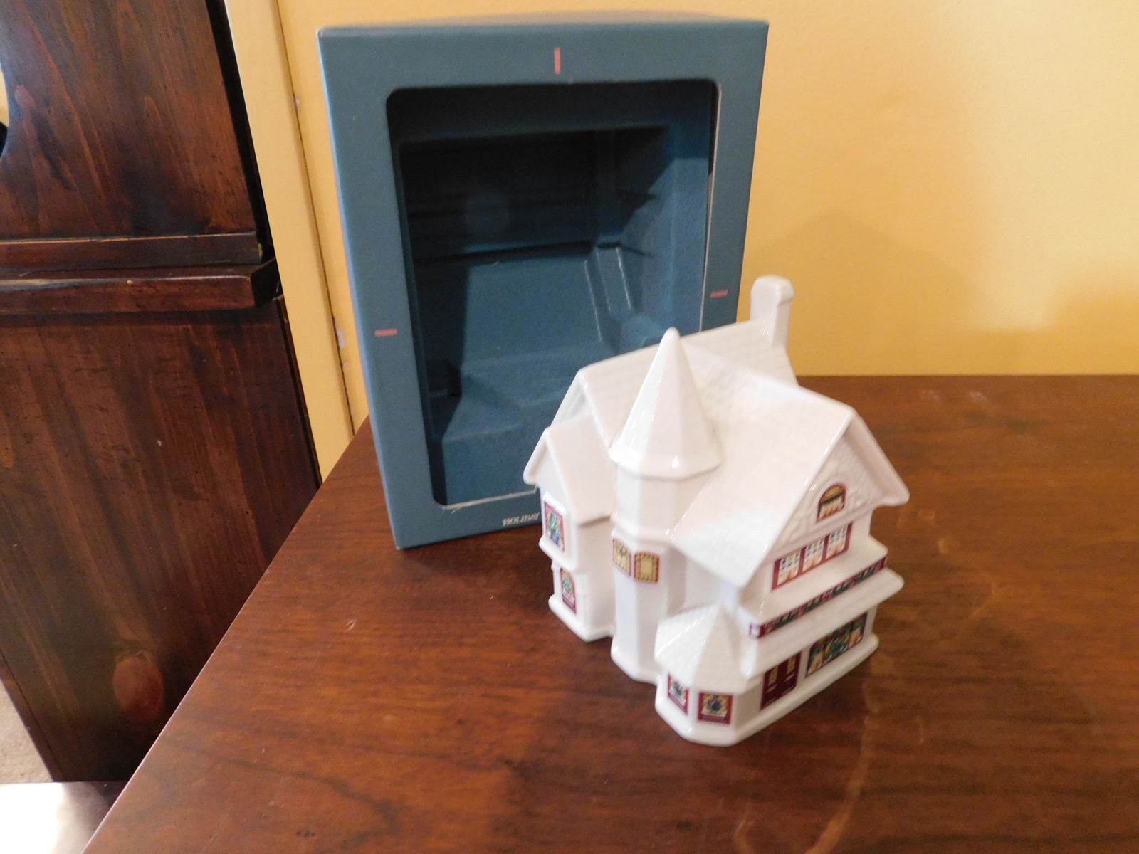 Lenox Walter Scott House in Box (1 of 3)