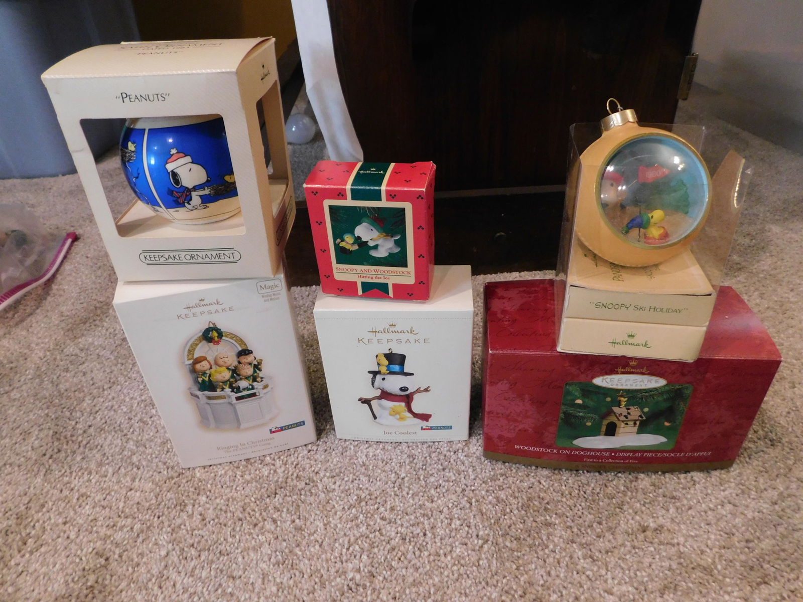 Lot of 6 Hallmark and Snoopy Christmas Ornaments (1 of 1)