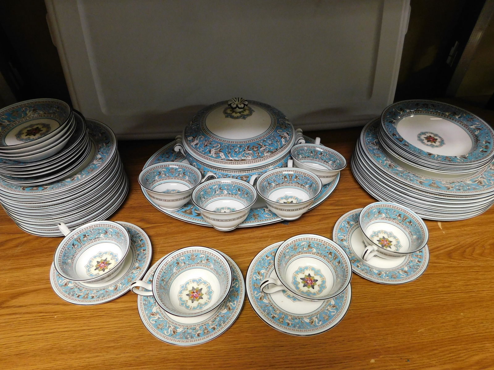 Wedgewood Florentine Partial Dinnerware Set (1 of 2)