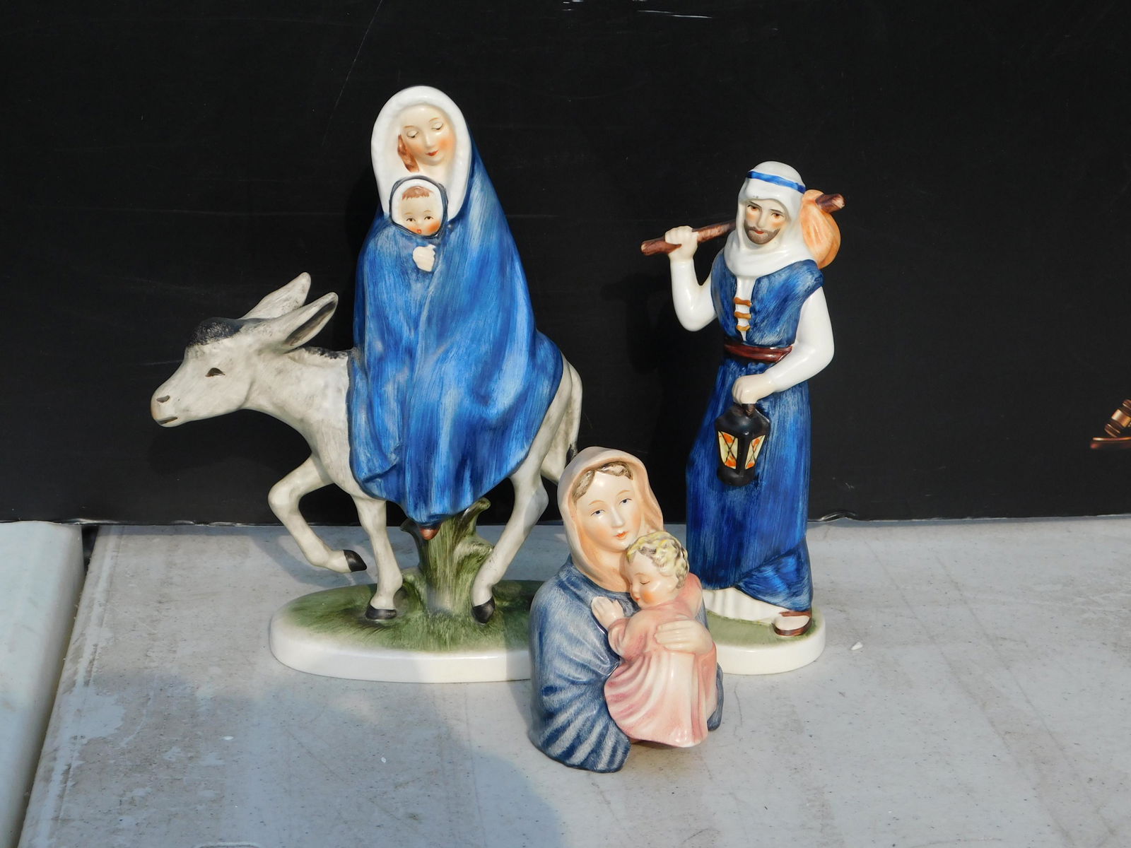 Goebel Nativity Scene - 3 Pieces (1 of 4)