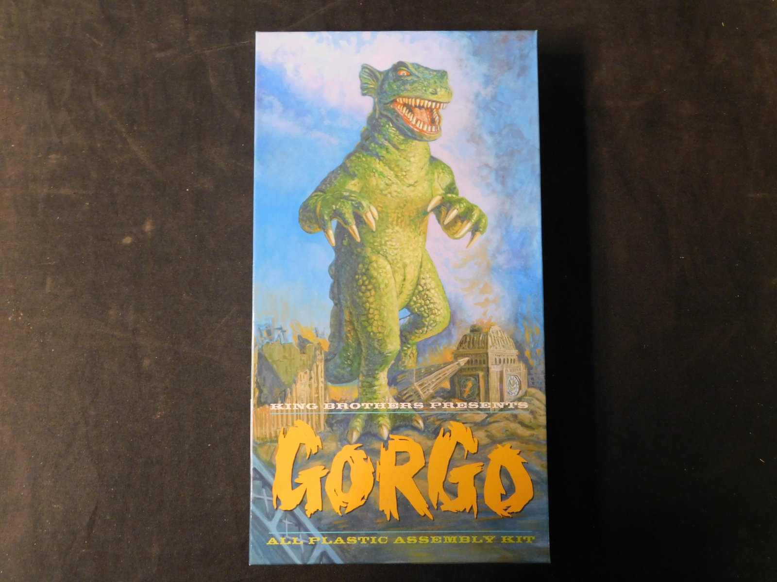 Monarch Gorgo Model Kit: Monarch Gorgo Model Kit. All from private collector who disclosed to us that he just took off the factory seal to look at them and to the best of our knowledge we are selling them as complete. You are