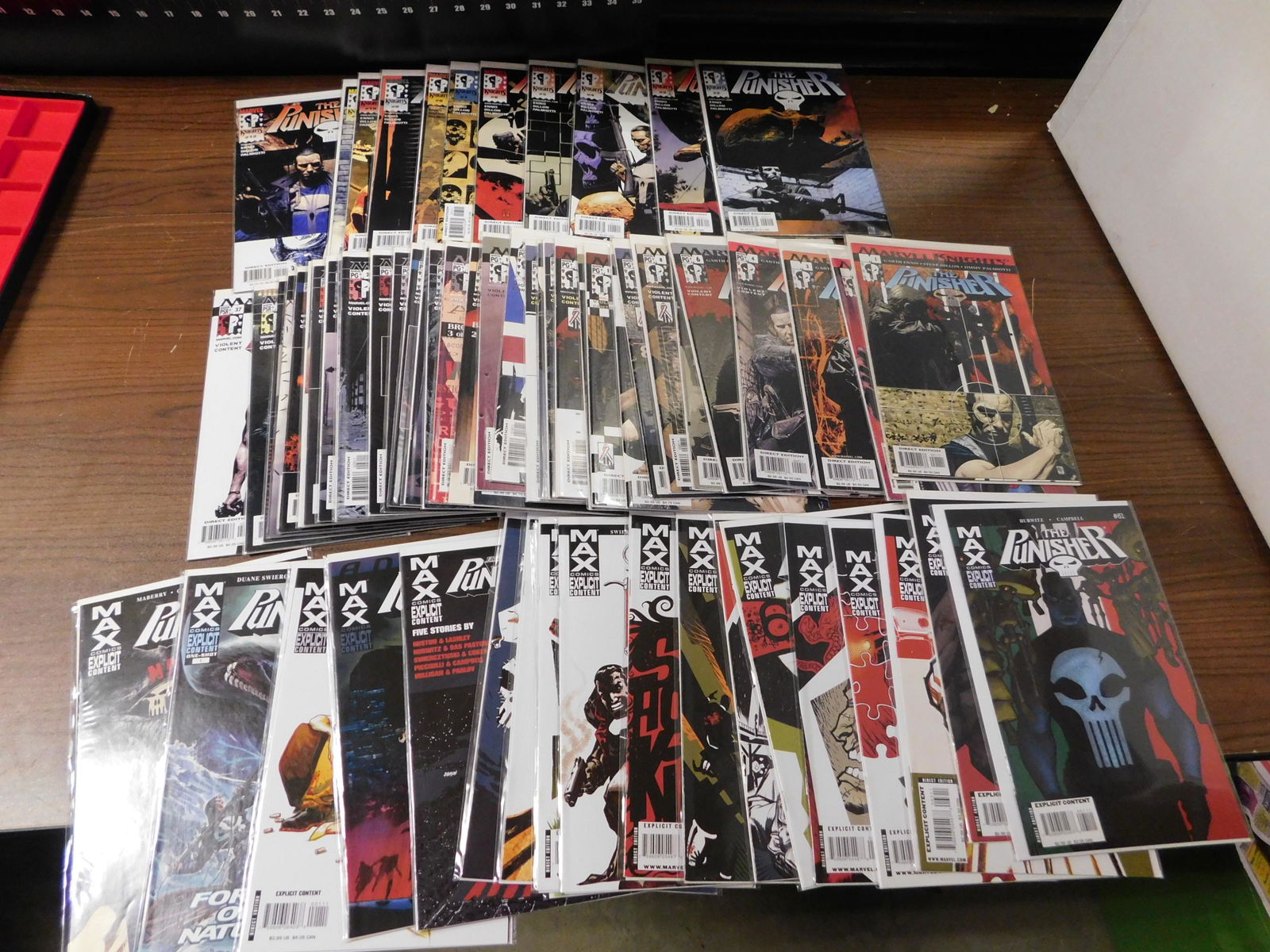 Marvel Knights Punisher and Punisher Max Comic Lot (1 of 2)