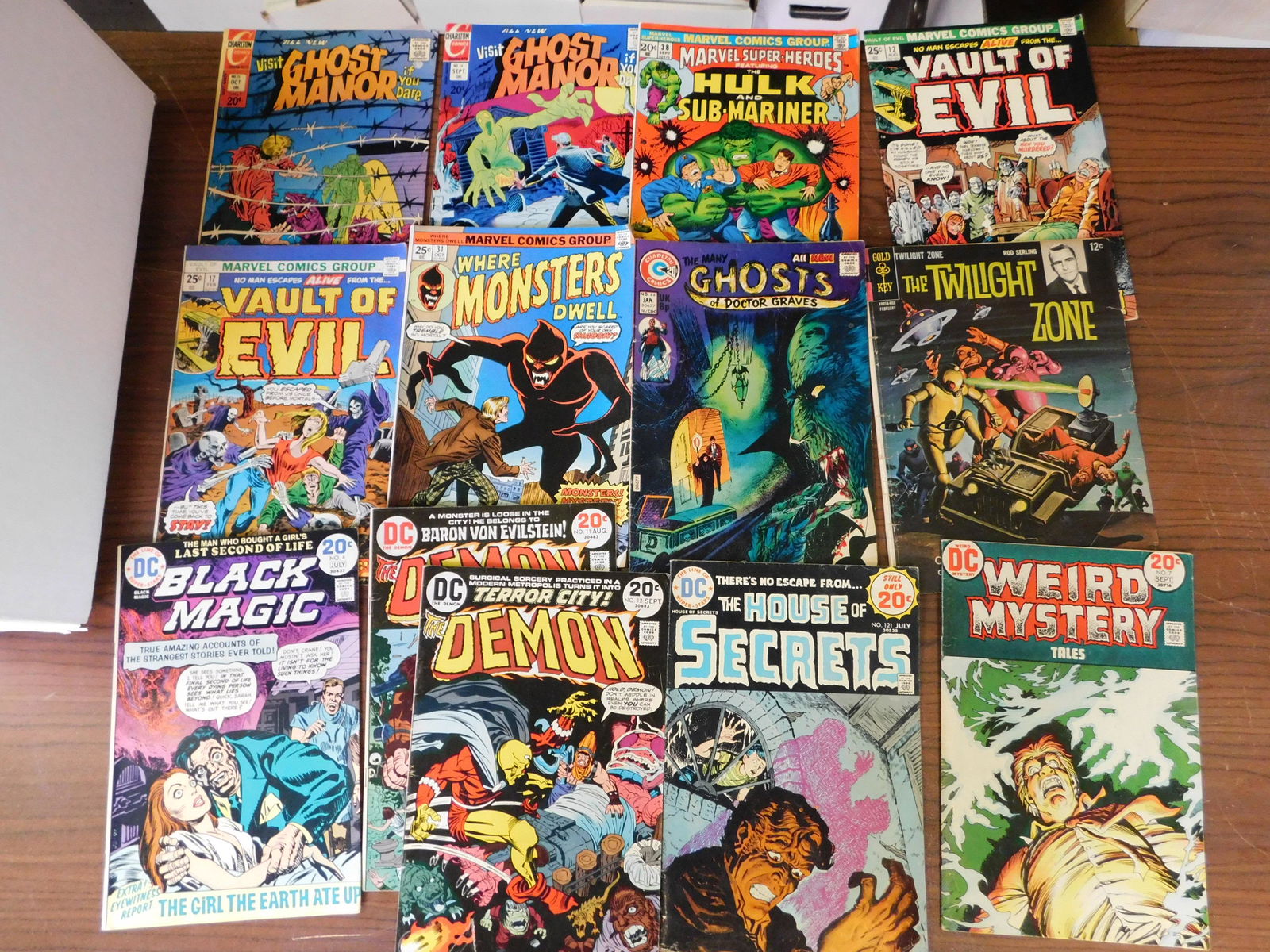 13pc Horror and Sci-Fi Comic Lot (1 of 1)