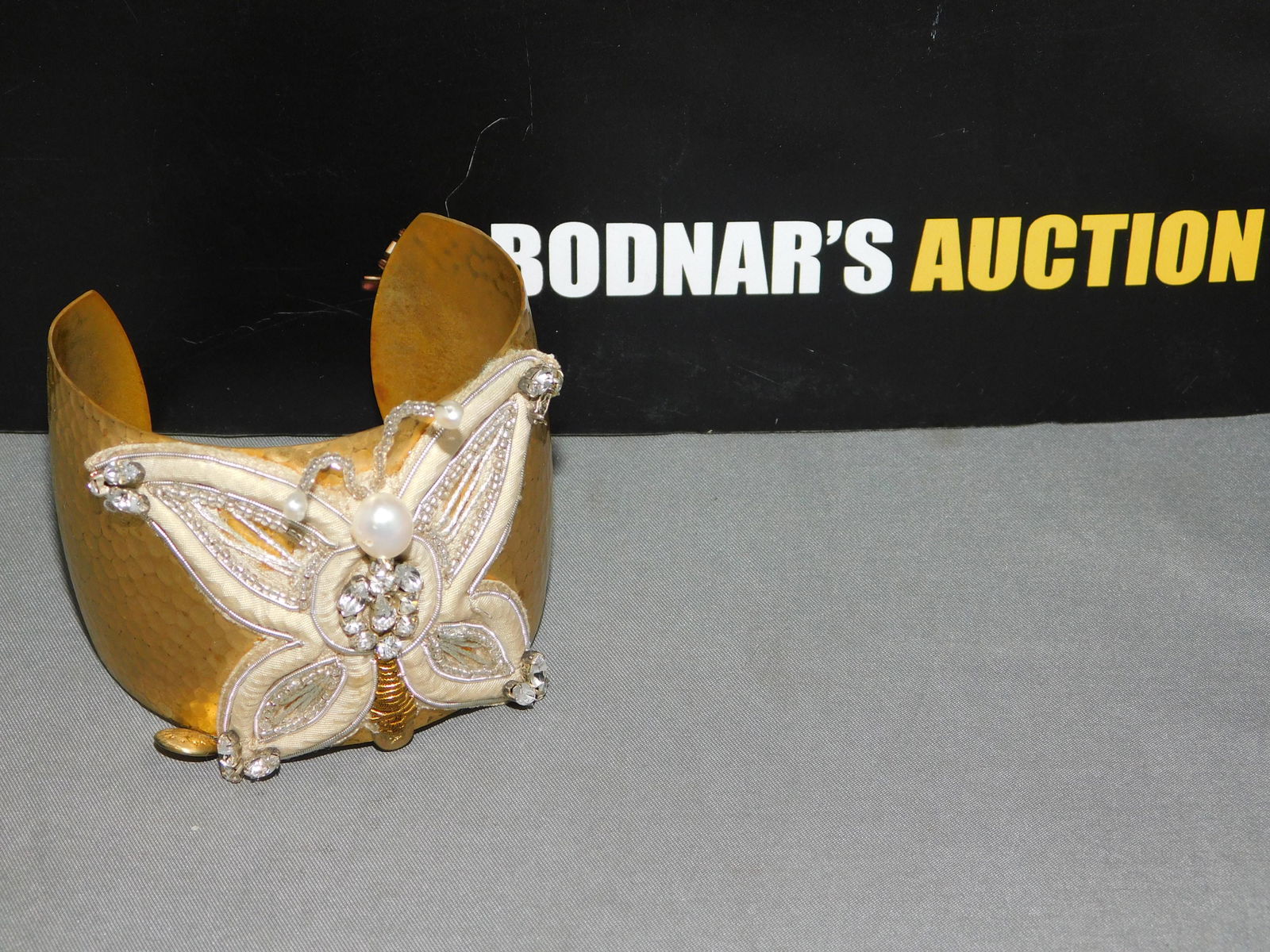 Ranjana Kahn Gold Tone Hammered Bracelet (1 of 3)