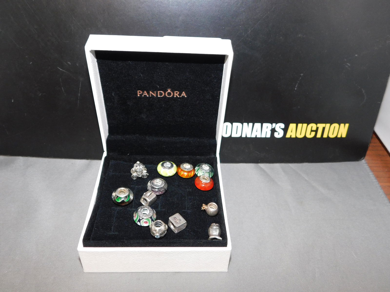 Lot Pandora Charms (1 of 2)