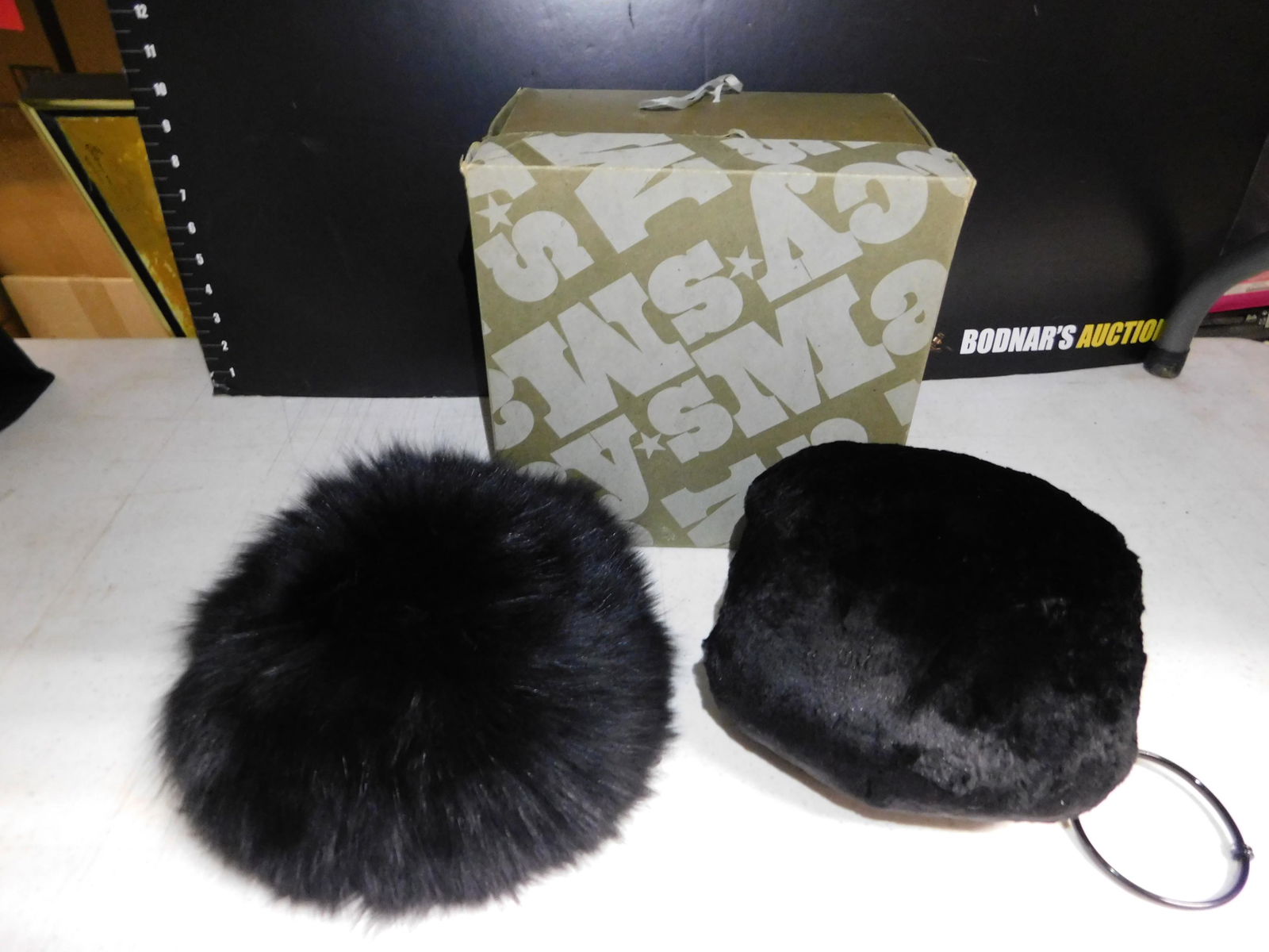 Ranch Mink Muff and Fur Hat (1 of 2)