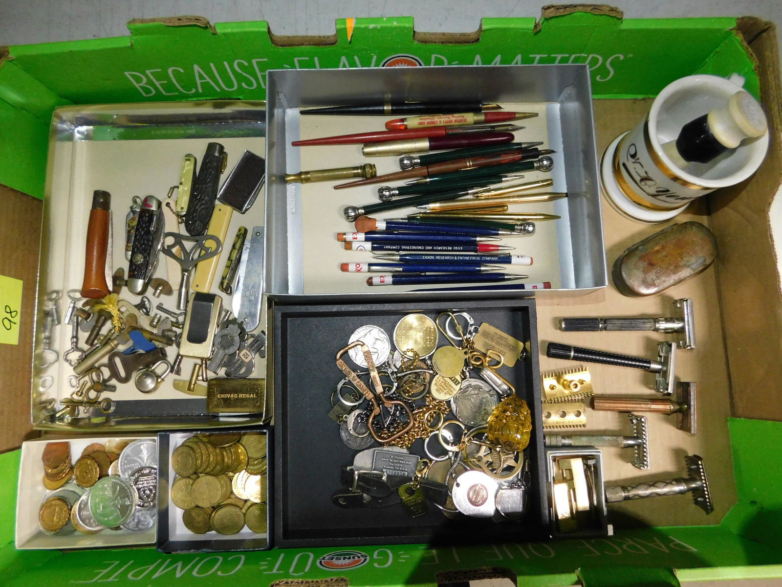 Box Lot with Vintage Shaving and Keys (1 of 4)