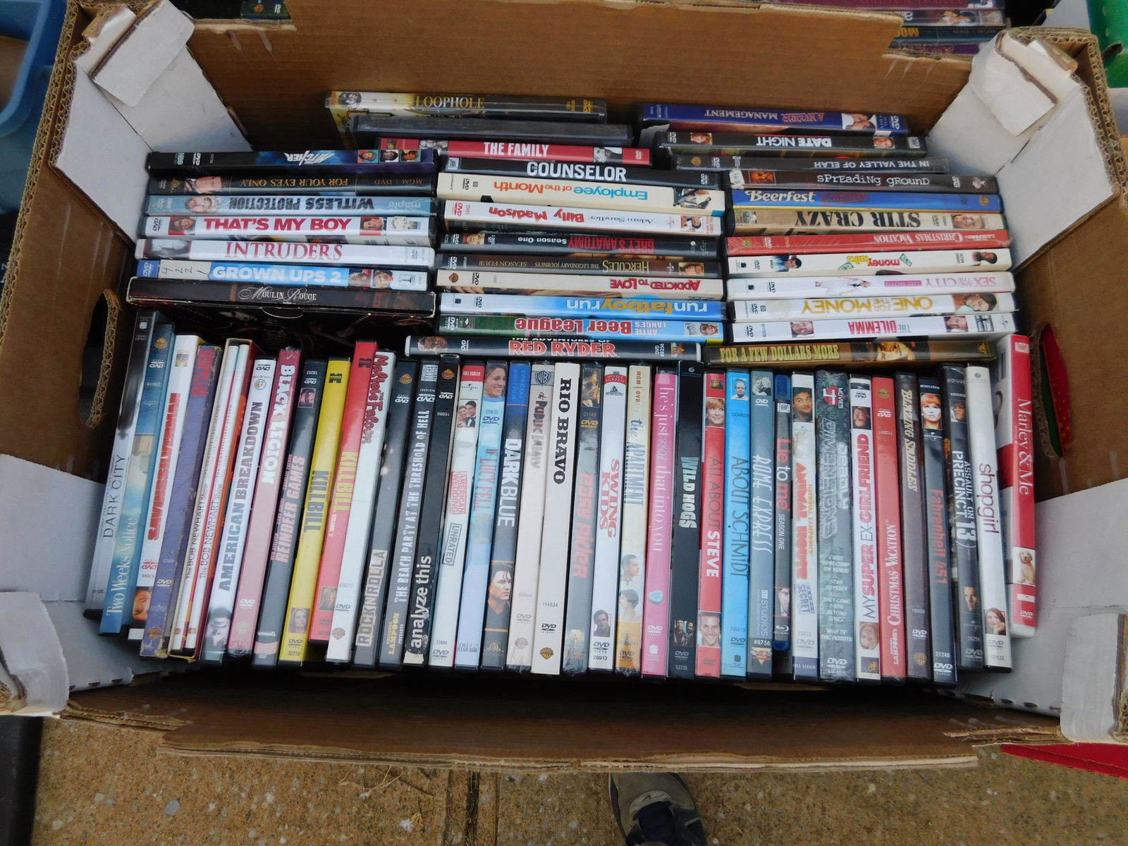 Large Lot of DVD's movies: Large Lot of DVD's movies. Mixed titles some may be factory sealed. This sale will be broadcast live on sale day with an auctioneer and caller calling full descriptions of each lot being sold, as well