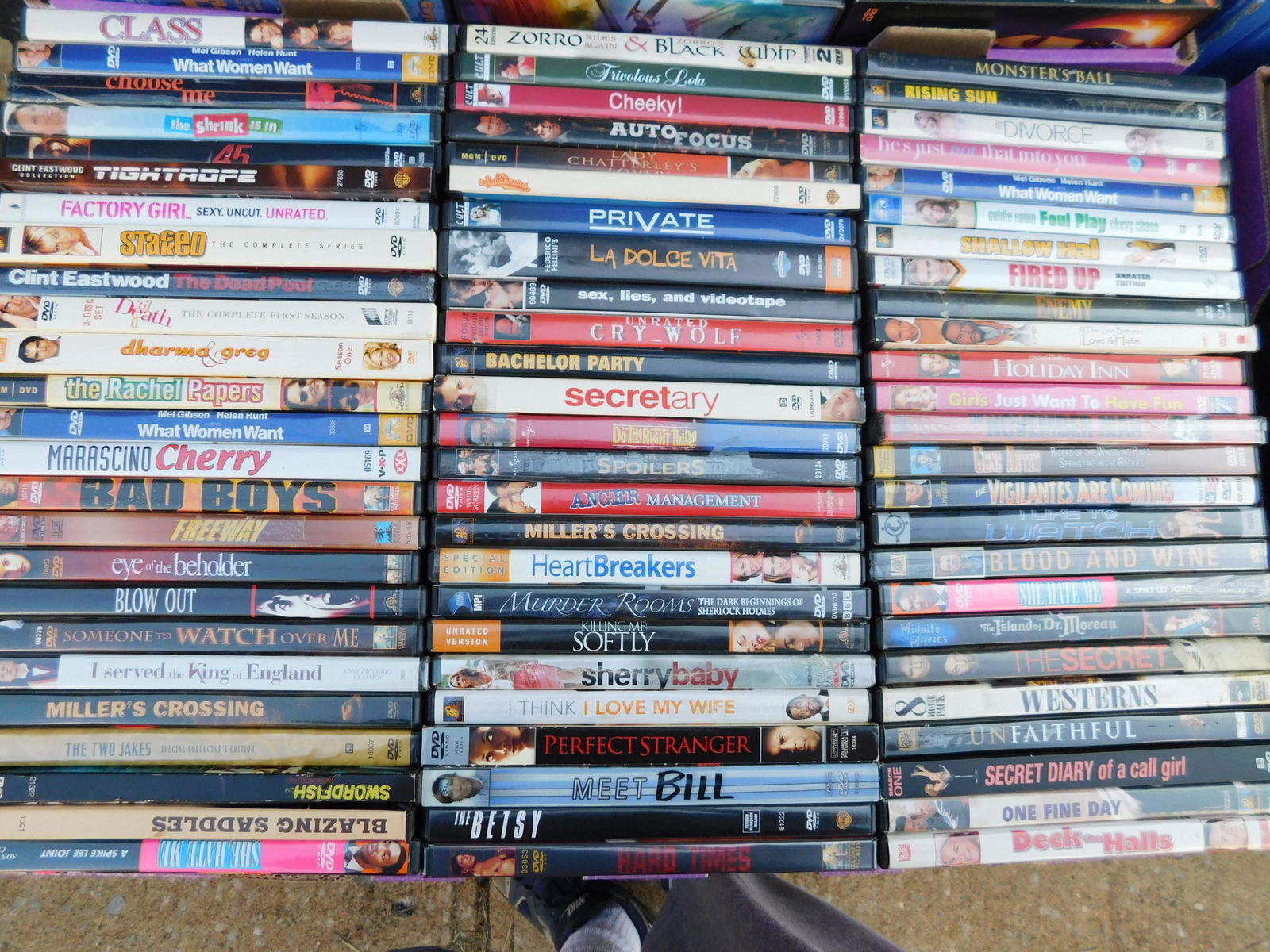 Large Lot of DVD's movies: Large Lot of DVD's movies. Mixed titles some may be factory sealed. This sale will be broadcast live on sale day with an auctioneer and caller calling full descriptions of each lot being sold, as well