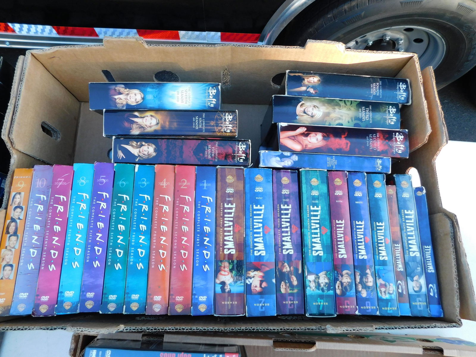 Friends, Buffy the Vampire Slayer, and Smallville DVD (1 of 1)