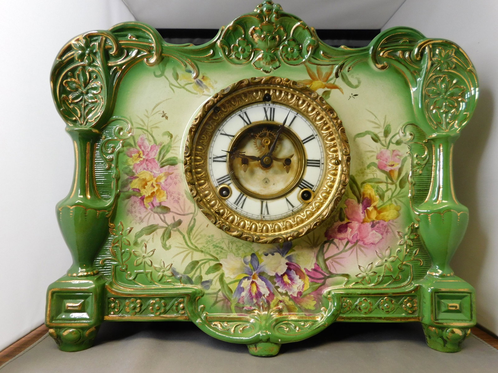 Royal Bonn Germany La Boca Clock: Hand painted Royal Bonn Germany La Boca Clock. Measures 13.5" x 11.5" x 4.5". You are bidding at a live sale, please read the terms and conditions. We are offering contact-less pick ups at our South B