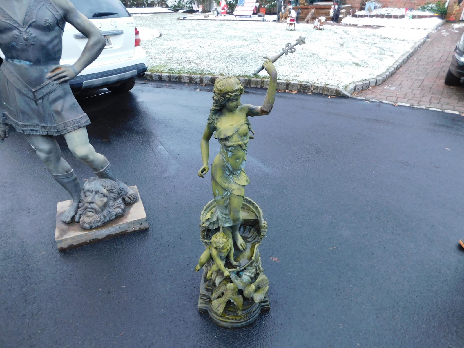 Bronze Venus Statue: Bronze Venus Statue. Measures 51" tall. the arm does have a cracked thur however it is holding. You are bidding at a live sale, please read the terms and conditions. We are offering contact-less pick 