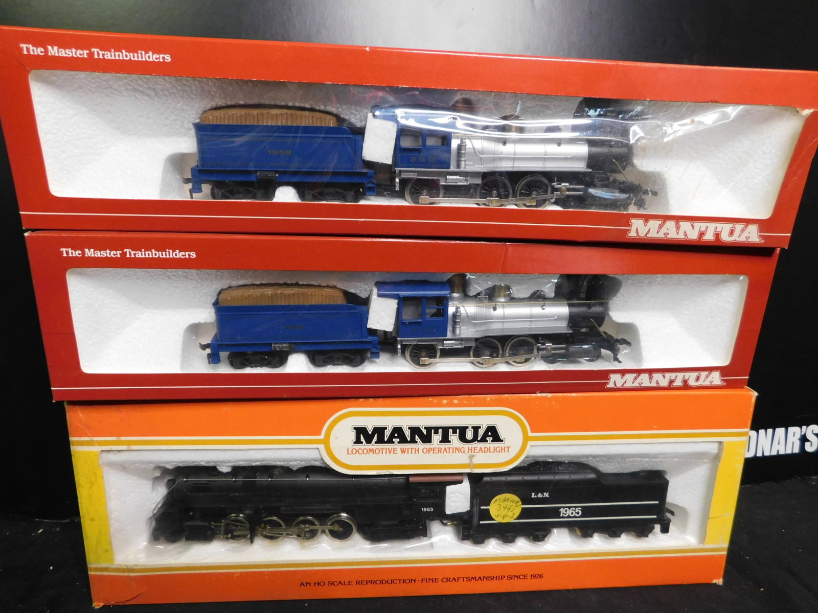 Lot of 3 Mantua Engines HO Scale: Lot of 3 Mantua Engines HO Scale including 284 Steam Locomotive with Tender and 2 x General 442 Steam Engine. You are bidding at a live sale, please read the terms and conditions. We are offering cont