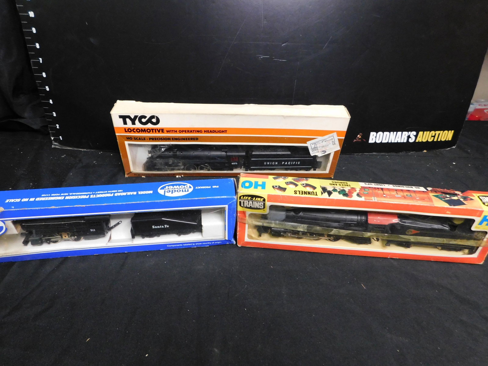 Lot of 3 HO Scale Engines: Lot of 3 HO Scale Engines including Union Pacific 262, Santa Fe Steam Switcher 040 and Western Maryland 462 Steam Engine. You are bidding at a live sale, please read the terms and conditions. We are o