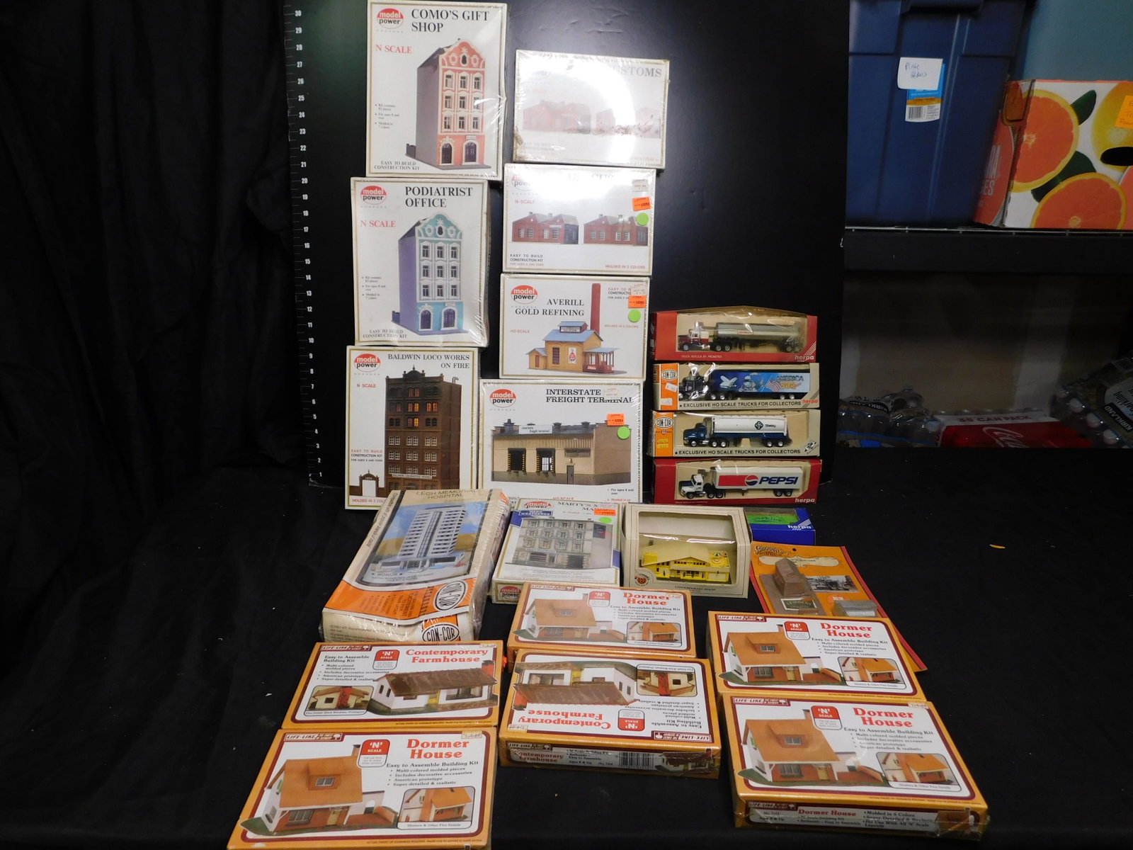 Lot of HO and N Scale Buildings: Lot of HO and N Scale Buildings and Some Tractor Trailers. Including Como's Gift Shop, Podiatrist Office, Loco Works on Fire, 2 x US Customs, 4x Dormer House and More. 16 Pieces. are Sealed You are bi