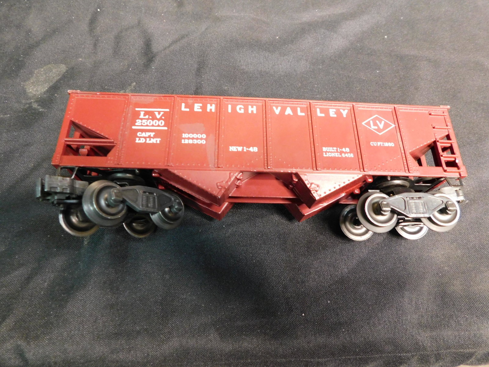 Group of 6 Train Cars including Lionel and MTH: Group of 6 Train Cars including Lionel 2 Bay Hopper 6456 Maroon - Good Condition, Lionel NY Central X6454 Box Car, K-Line 2 Bay Diecast Hopper Peabody Short Line K6255-8011 Weathered, MTH Rail King Do