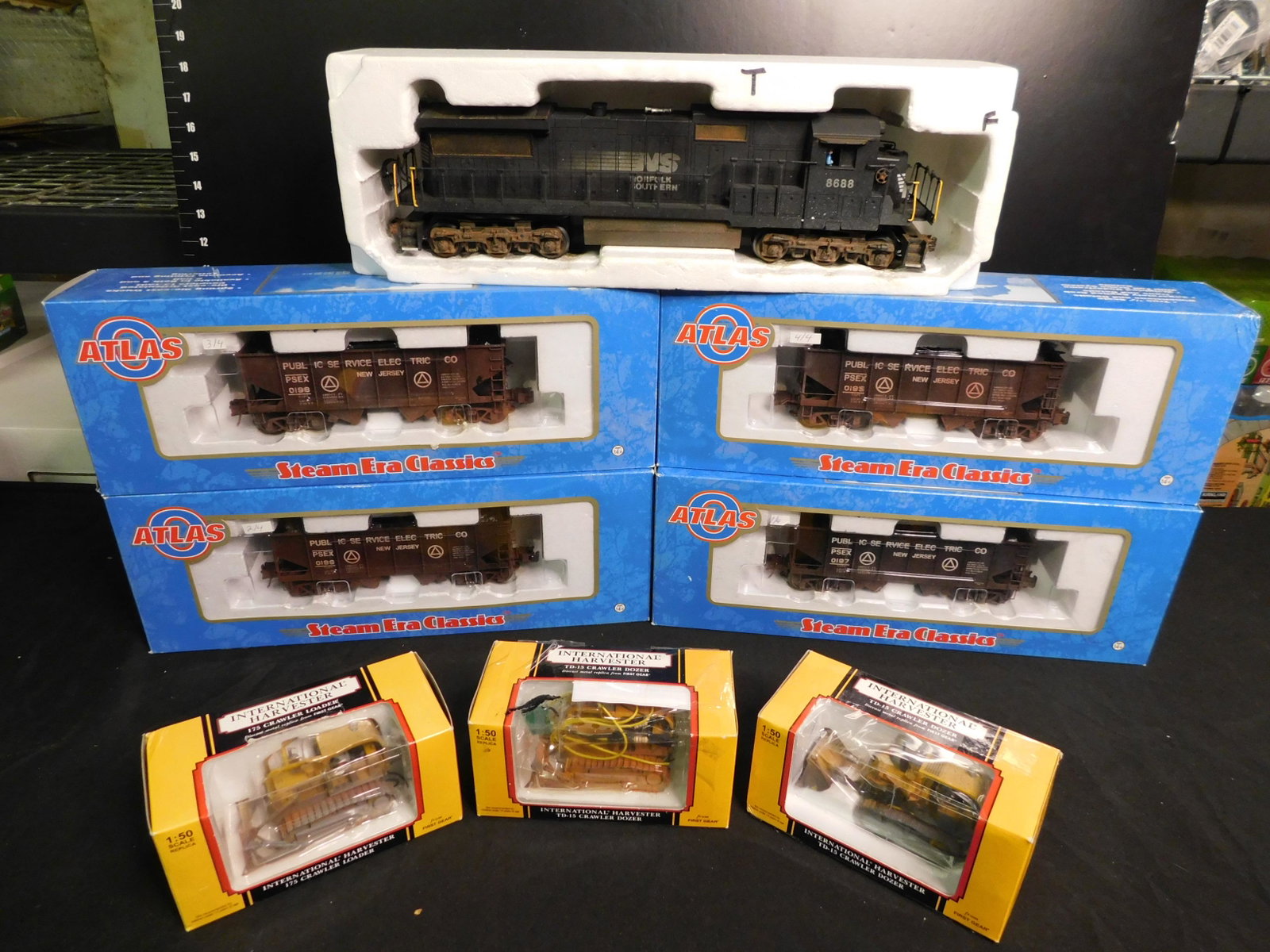 Norfolk Southern Diesel Engine Lot with 7 Other Train: Lot of 8 Train Cars and Trucks including Lionel Norfolk Southern-8 Diesel Engine Dual Motored with Ditch Lights and Sound 18213 in Box and Weathered, 4 x Atlas O 55 Ton Coal Hoppers 8466, First Gear I