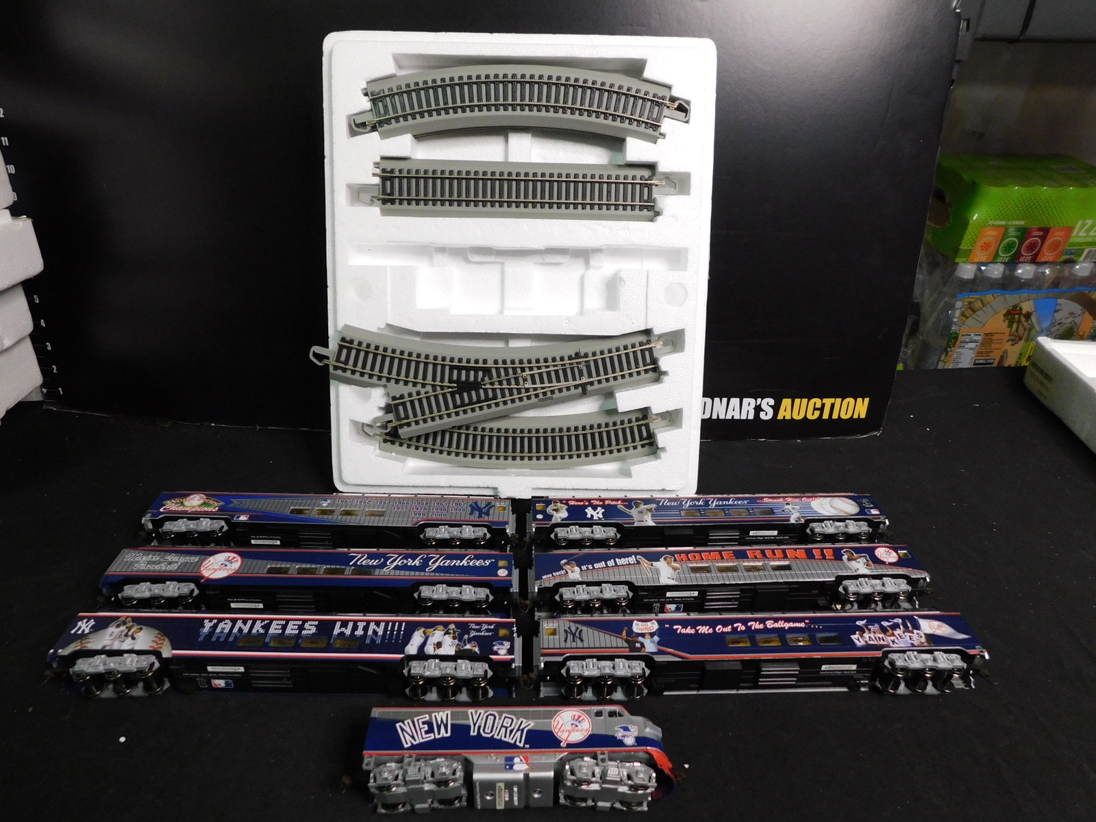 Hawthorne Village Bachmann NY Yankees HO Train Set - 7: Hawthorne Village Bachmann 7 Piece HO NY Yankees Train Set with Scale Couplers. Included in this lot is 1 Engine with 6 Cars. Missing 8 Curved Track and 5 Straight Track. 6 Cars come with Styrofoam an