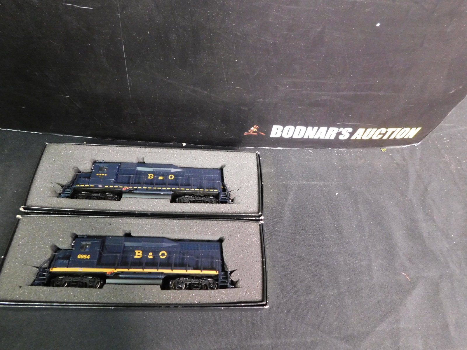 Bachmann Spectrum Series Lot of 2 HO B&O GP 30 Diesels: Bachmann Spectrum Series Lot of 2 B&O GP 30 Diesels. You are bidding at a live sale, please read the terms and conditions. We are offering contact-less pick ups at our South Brunswick location by APPO