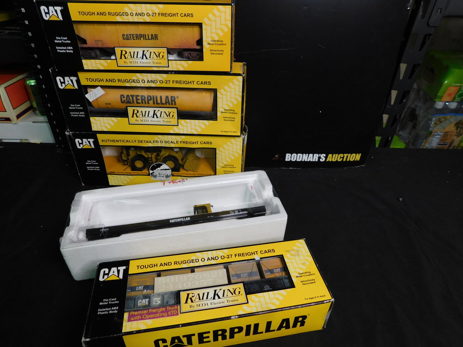 Lot of 5 MTH Rail King CAT Train Cars: Lot of 5 MTH Rail King CAT Train Cars - All Weathered. Included are Gondola with 5 LCL Containers, 4 Bay Hopper, 4 Bay Hopper with Pole Load, Flatcar with Chained 980G Loader and Flatcar with Load. Yo