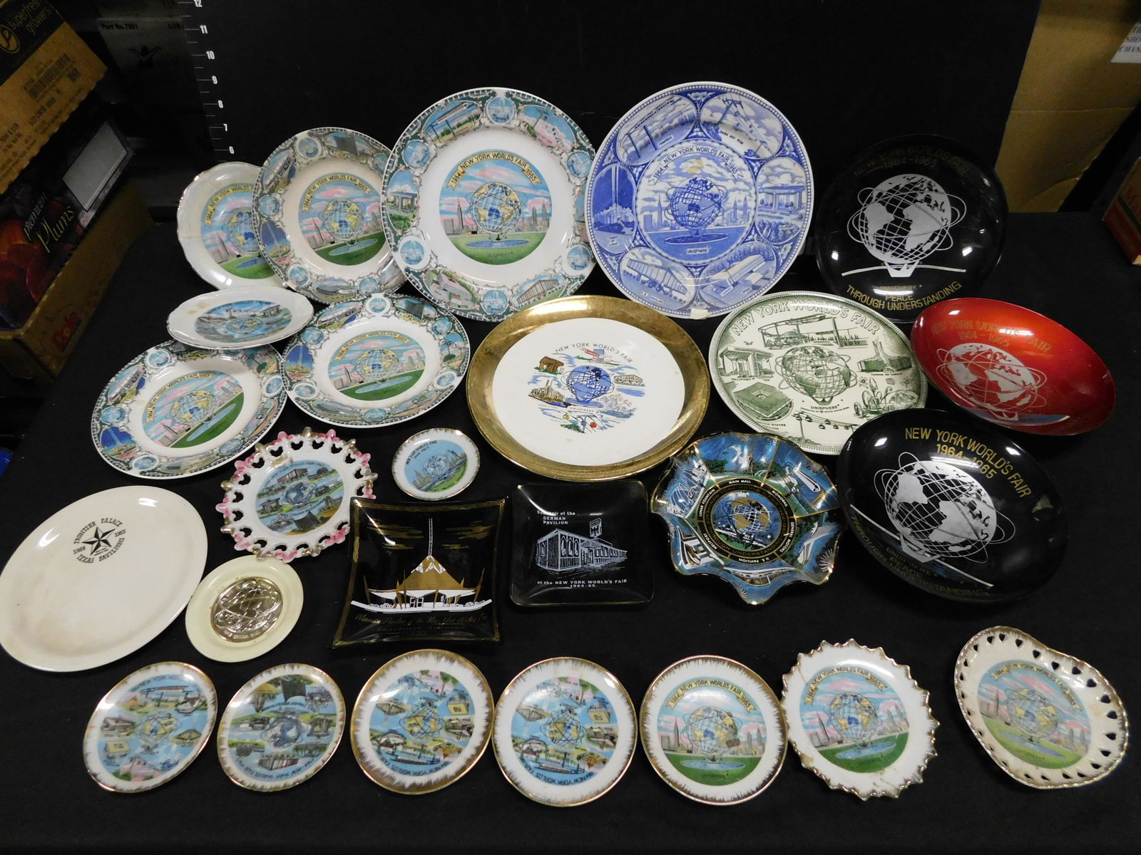 1964 New York World's Fair Souviener Plates Lot (1 of 6)