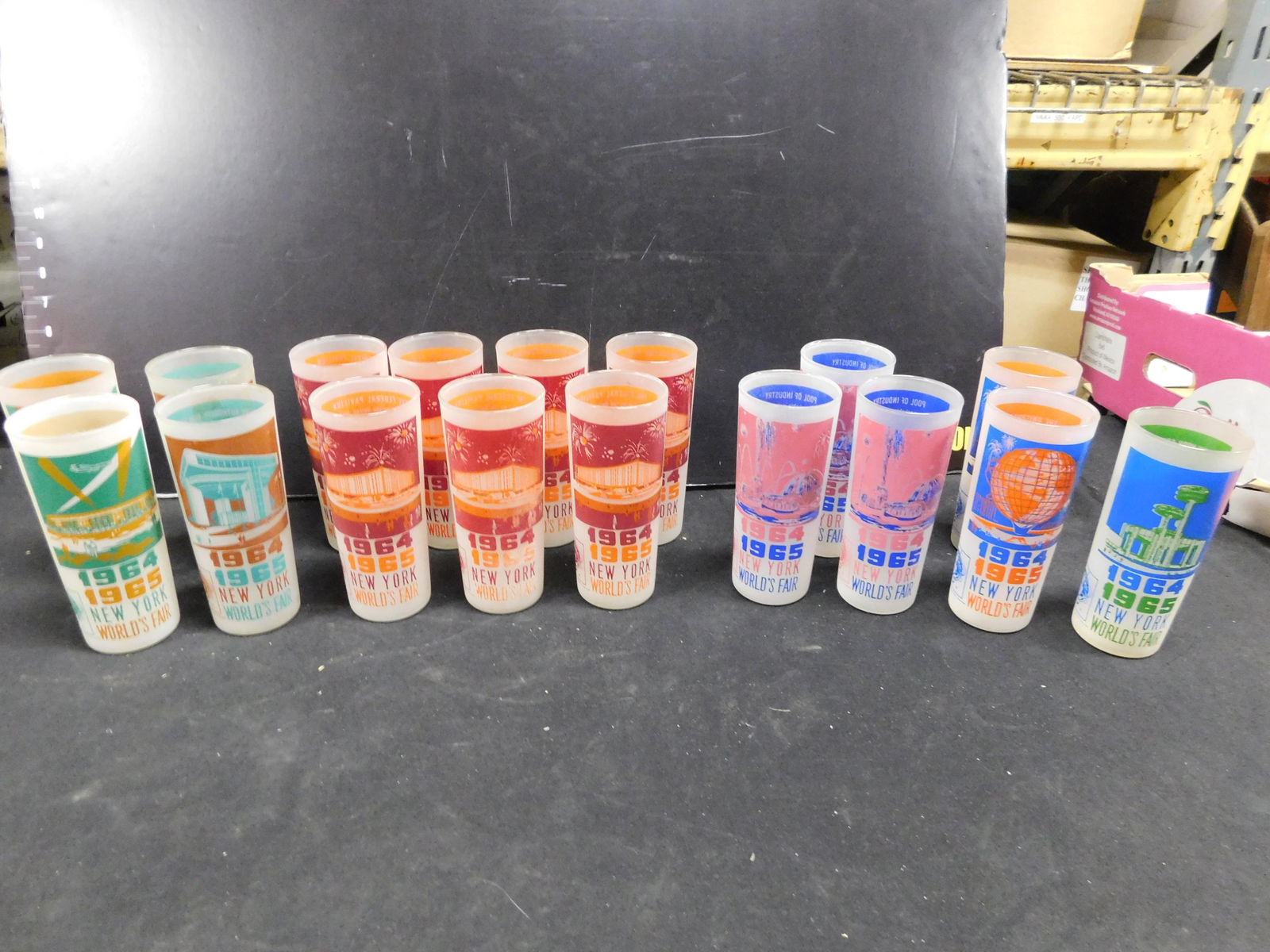 Group Lot of 1964 World's Fair Frosted Glasses (1 of 4)