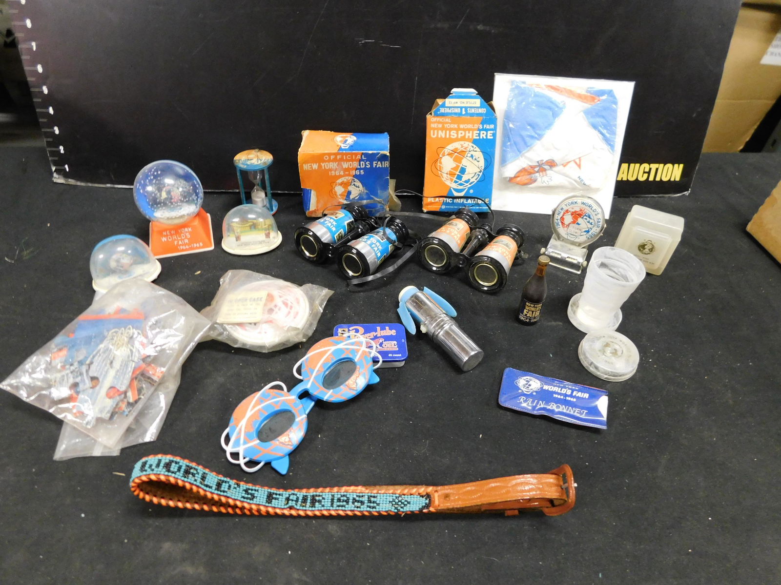 Mixed Lot of 1964 New York World's Fair Souveniers (1 of 6)