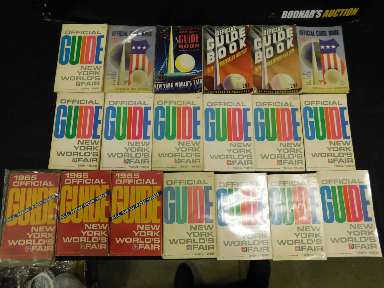 Lot of 1964 New York World's Fair Official Guide Books (1 of 5)