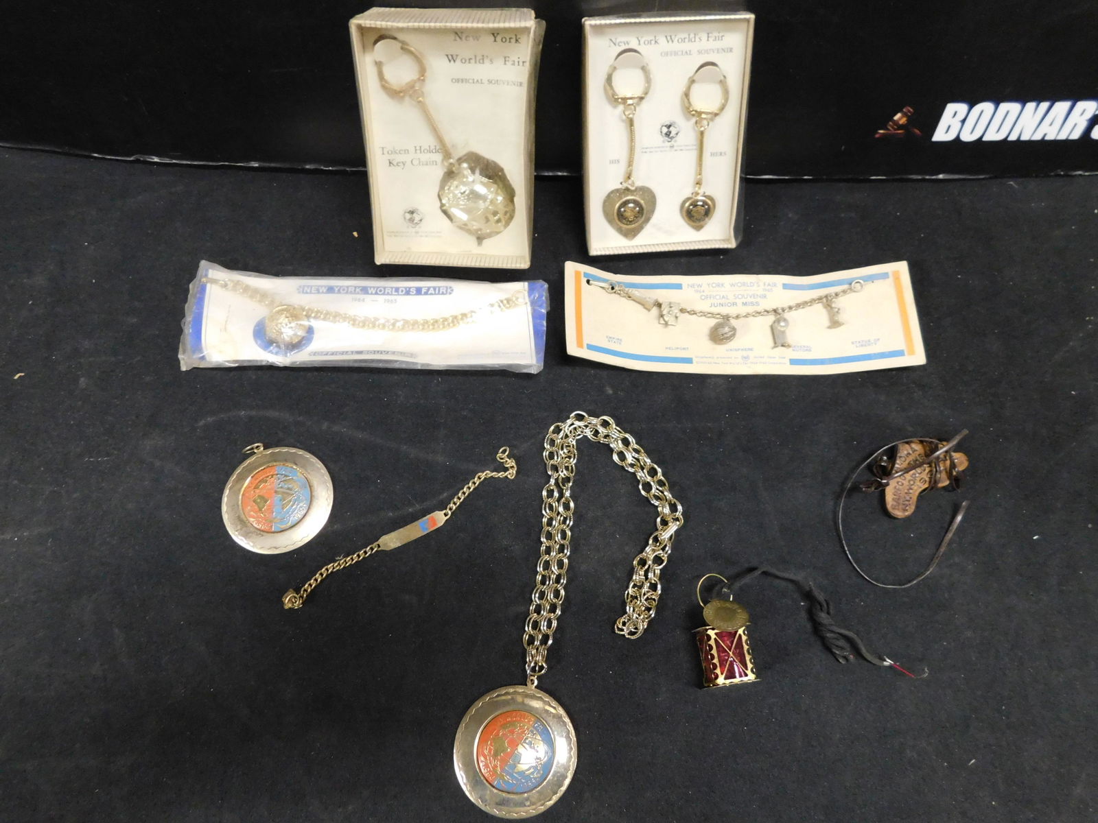 1964 New York World's Fair Jewelry and Keychain Lot (1 of 7)