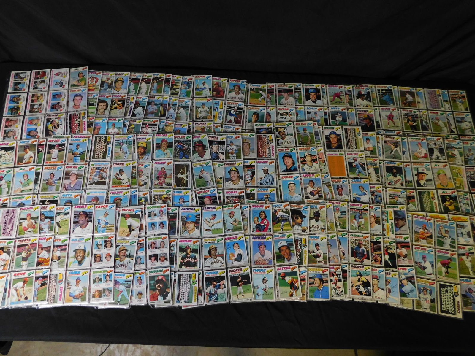 Topps Baseball 1977 Complete Set - 660 Cards (1 of 7)