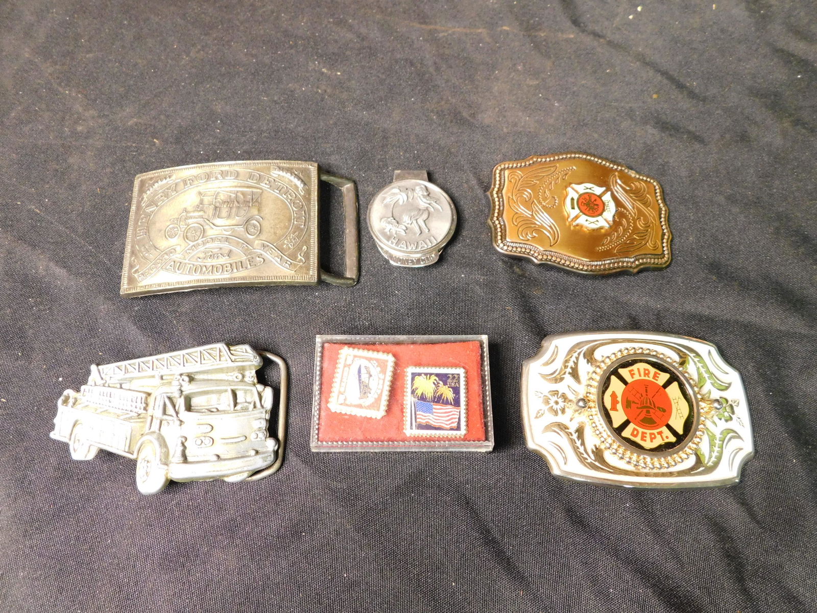 Small Lot of Vintage Belt Buckles and Stamp Pins (1 of 10)
