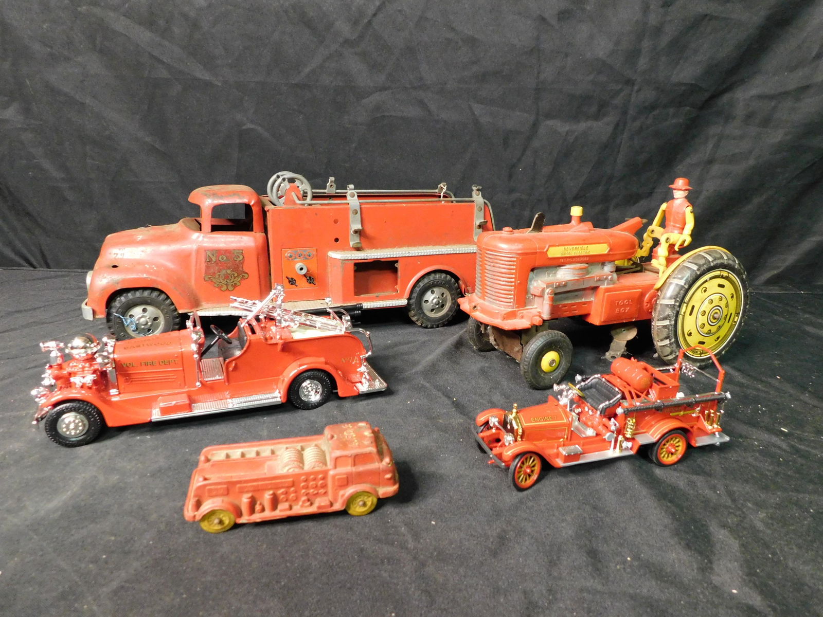 Group Lot of Toy/Model Firetrucks (1 of 15)