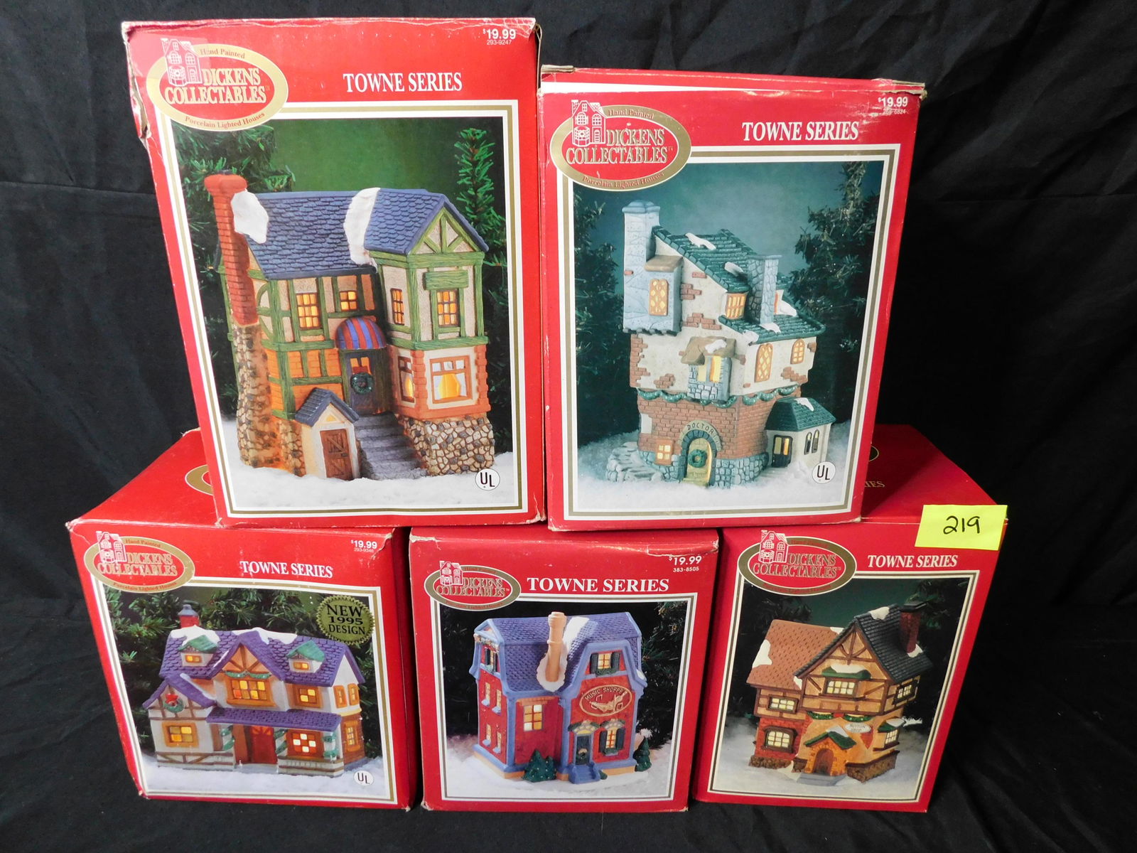 Grouping of 5 Dickens Collectibles Porcelain Houses: Grouping of 5 Dickens Collectibles Towne Series Porcelain Houses. This sale will be broadcast live on sale day with an auctioneer and caller calling full descriptions of each lot being sold, as well a