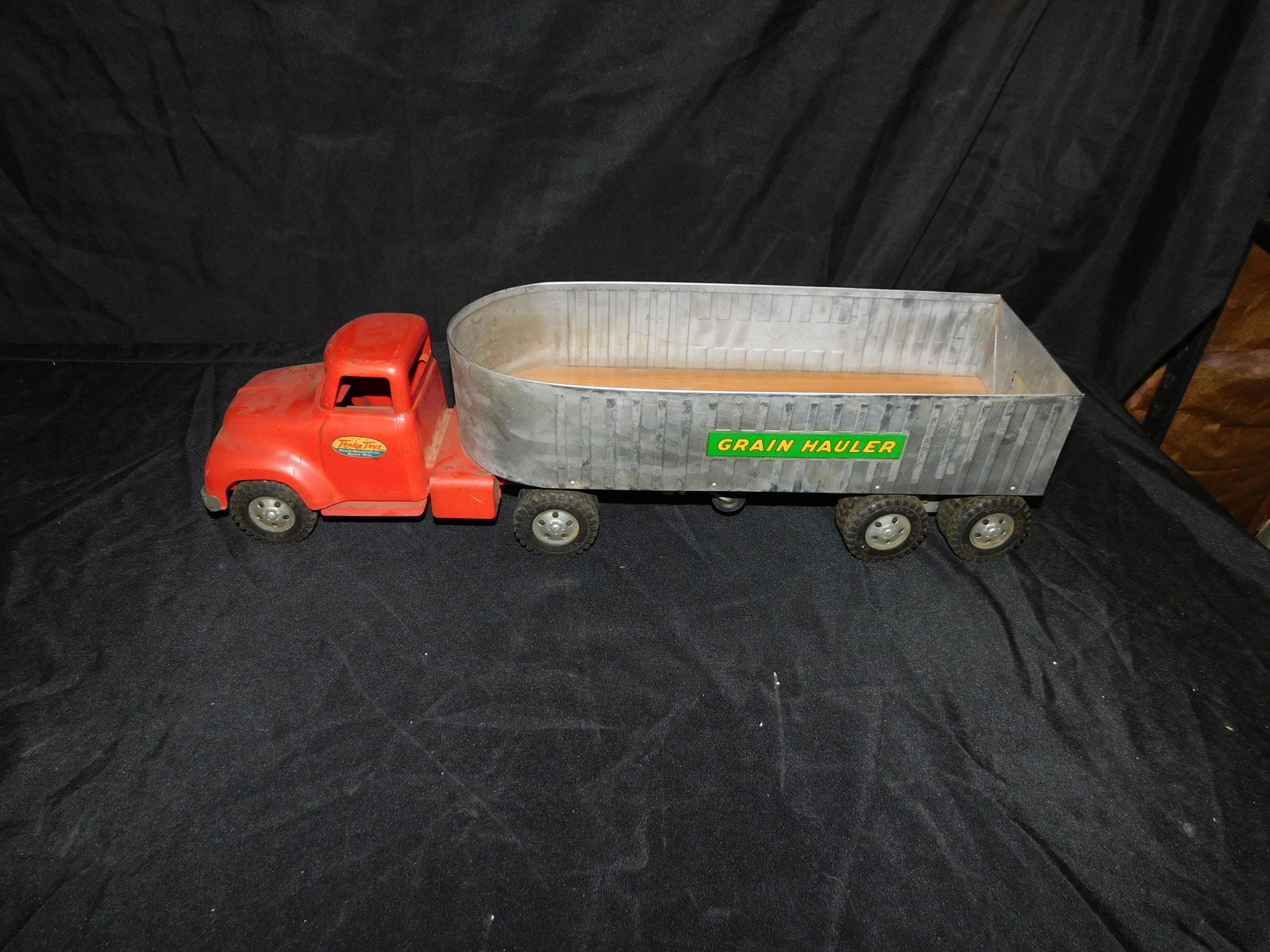 Tonka Grain Hauler Truck (1 of 1)