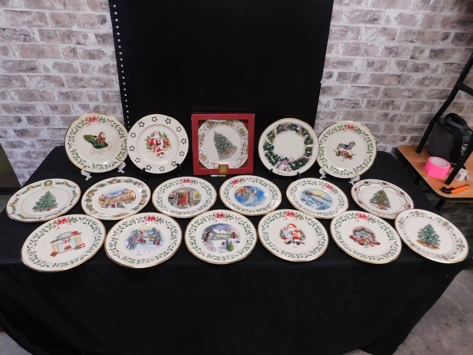 Box Lot of Lenox Christmas Plates (1 of 5)