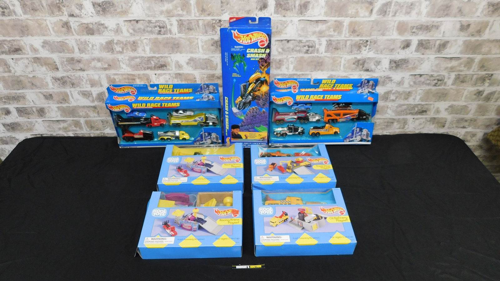 Lot of Hot Wheels including Playsets (1 of 3)