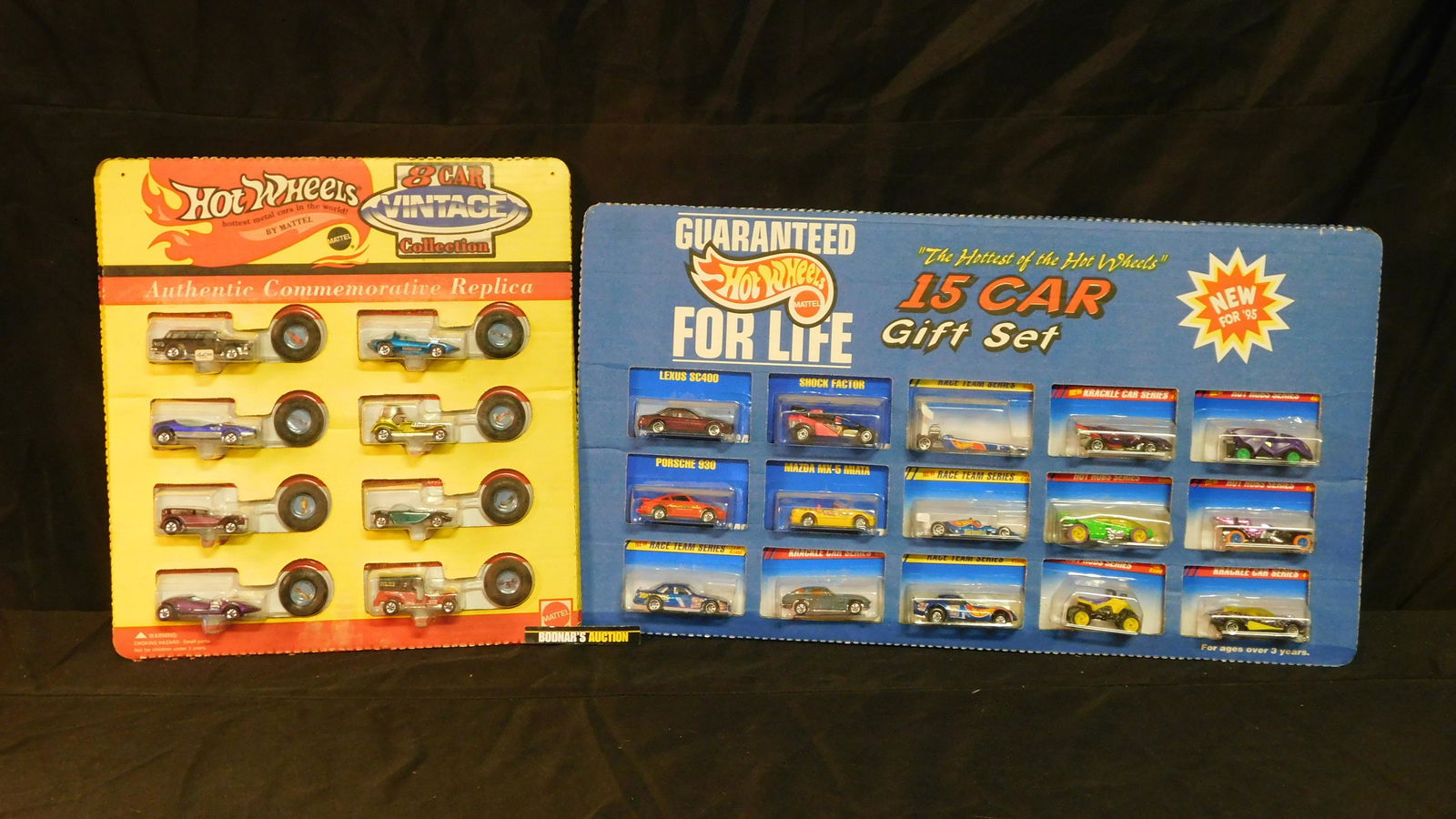 Lot of 2 Hot Wheels Gift Sets (1 of 3)