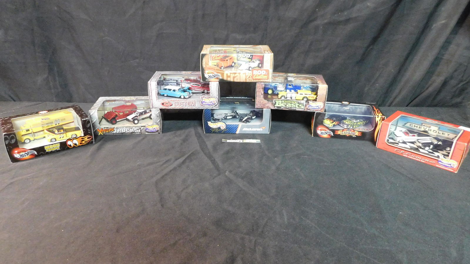Lot of 8 Hot Wheels Sets in Display Cases (1 of 4)