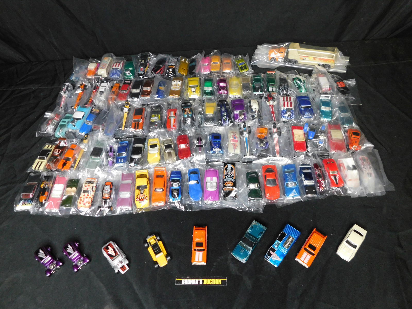 Lot of Loose 1:64 Scale Die-Cast Vehicles (1 of 8)