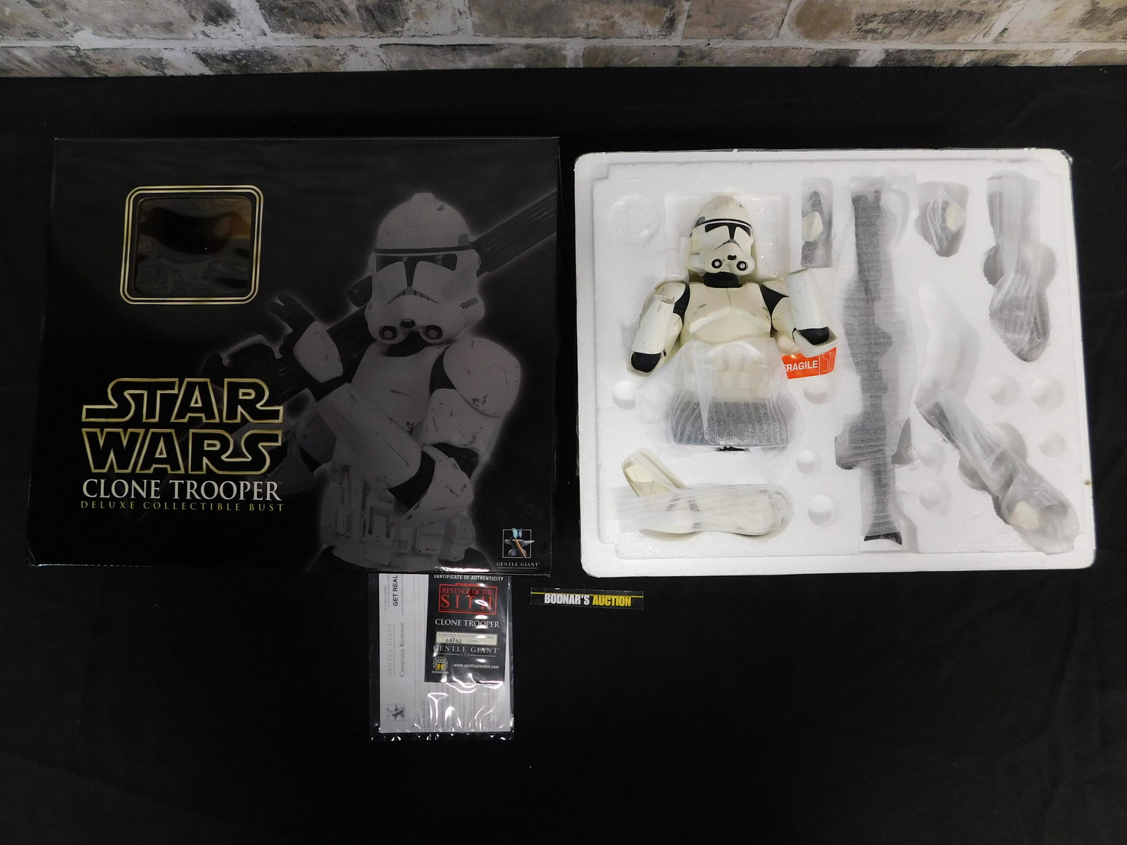 Star Wars Clone Trooper Bust by Gentle Giant (1 of 4)
