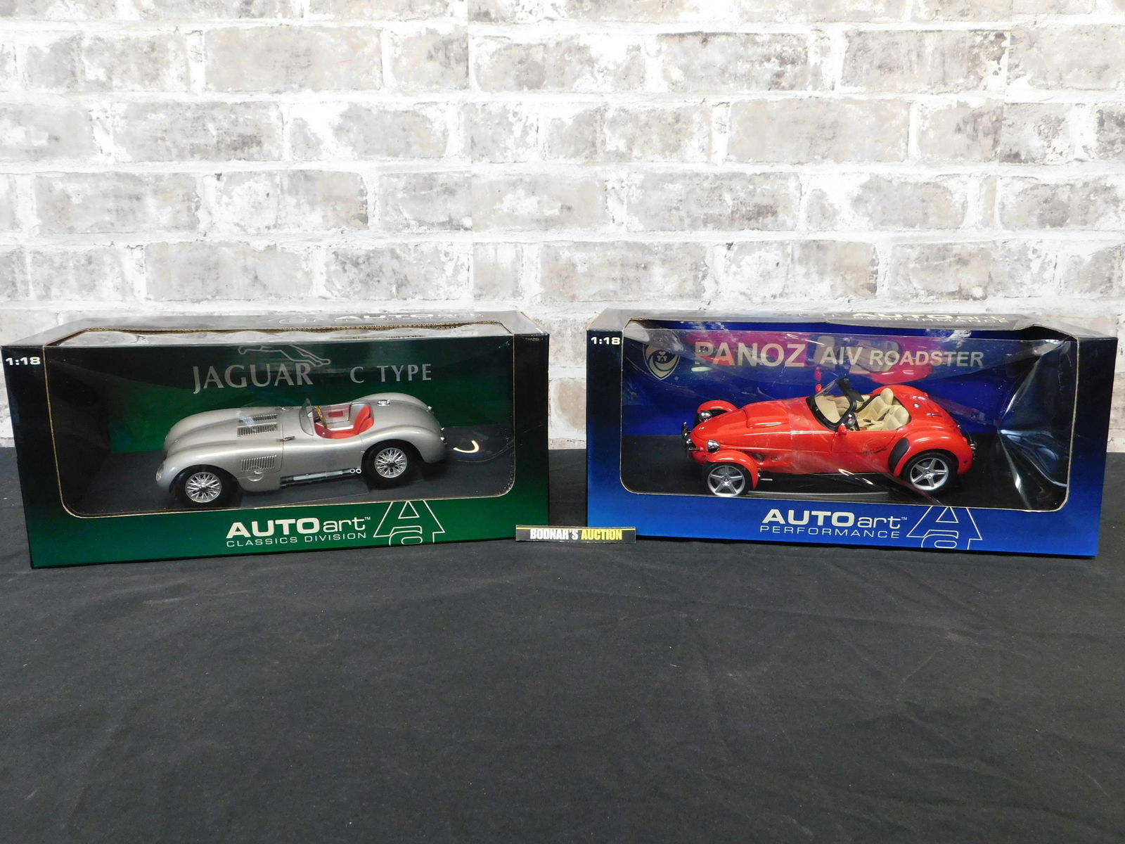 AutoArt 1:18 Scale Die-Cast Lot of 2 (1 of 8)