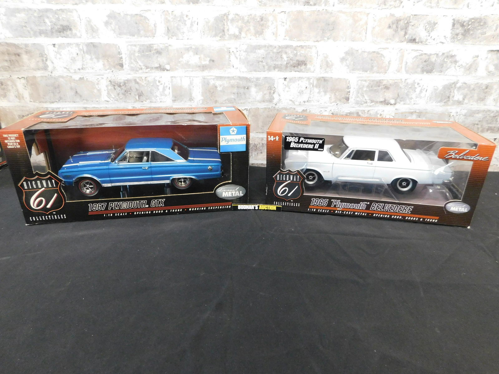 Lot of 2 Plymouth Highway 61 1:18 Scale Die-Cast Cars (1 of 9)