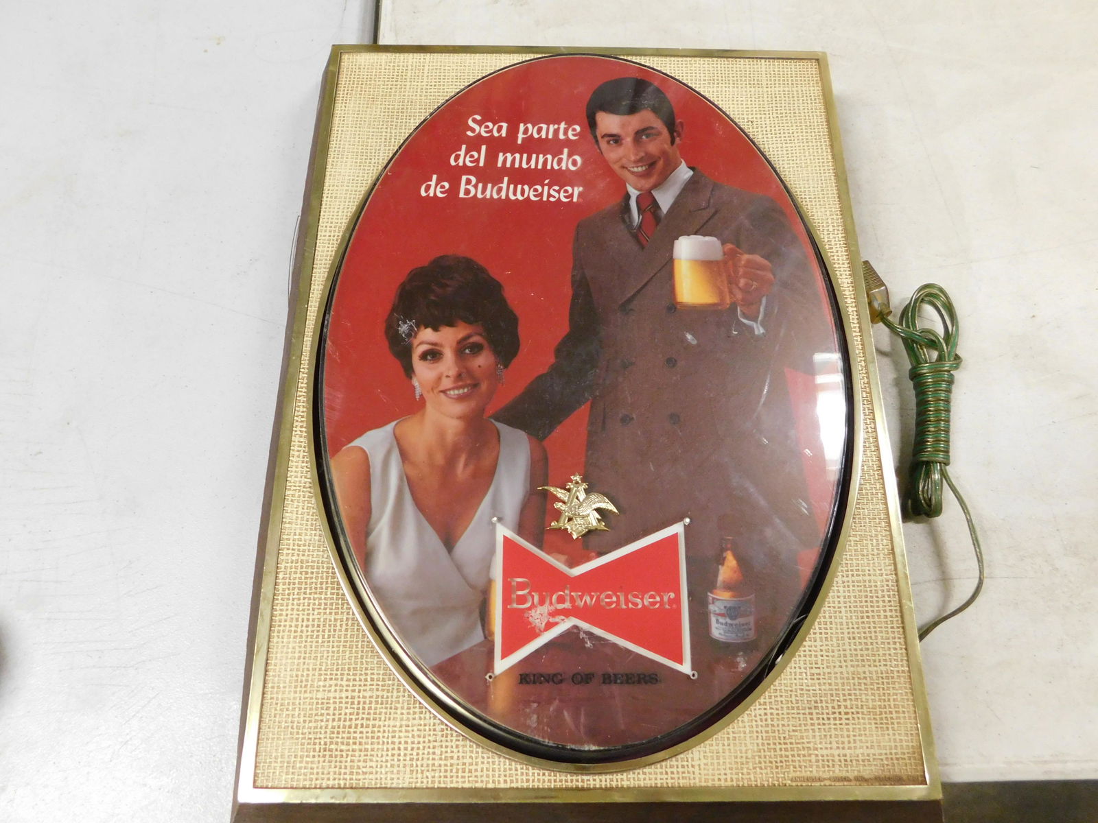 Budweiser Lighted Sign with Advertisement in Spanish (1 of 3)