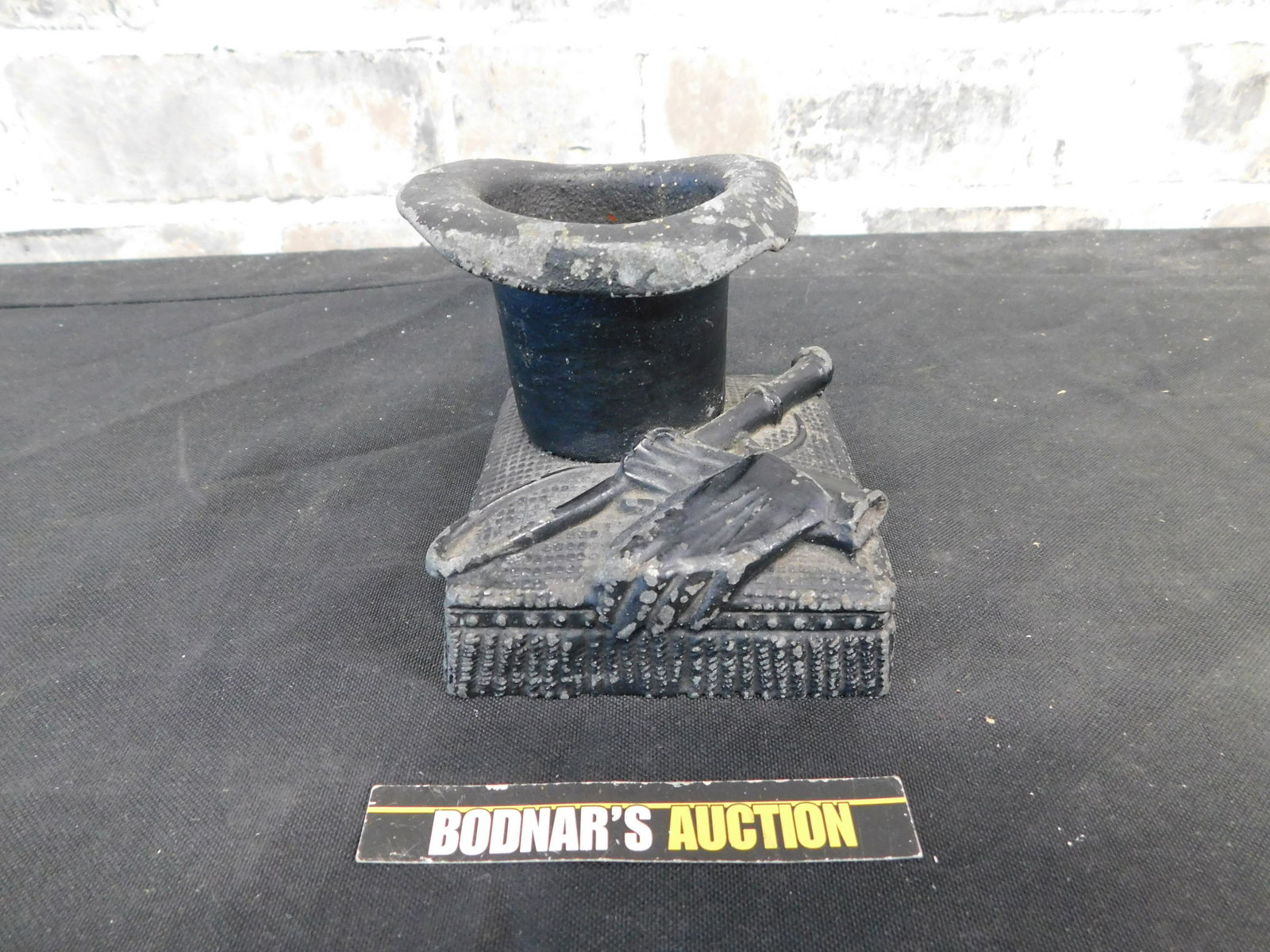 Cast Metal Match Holder (1 of 4)