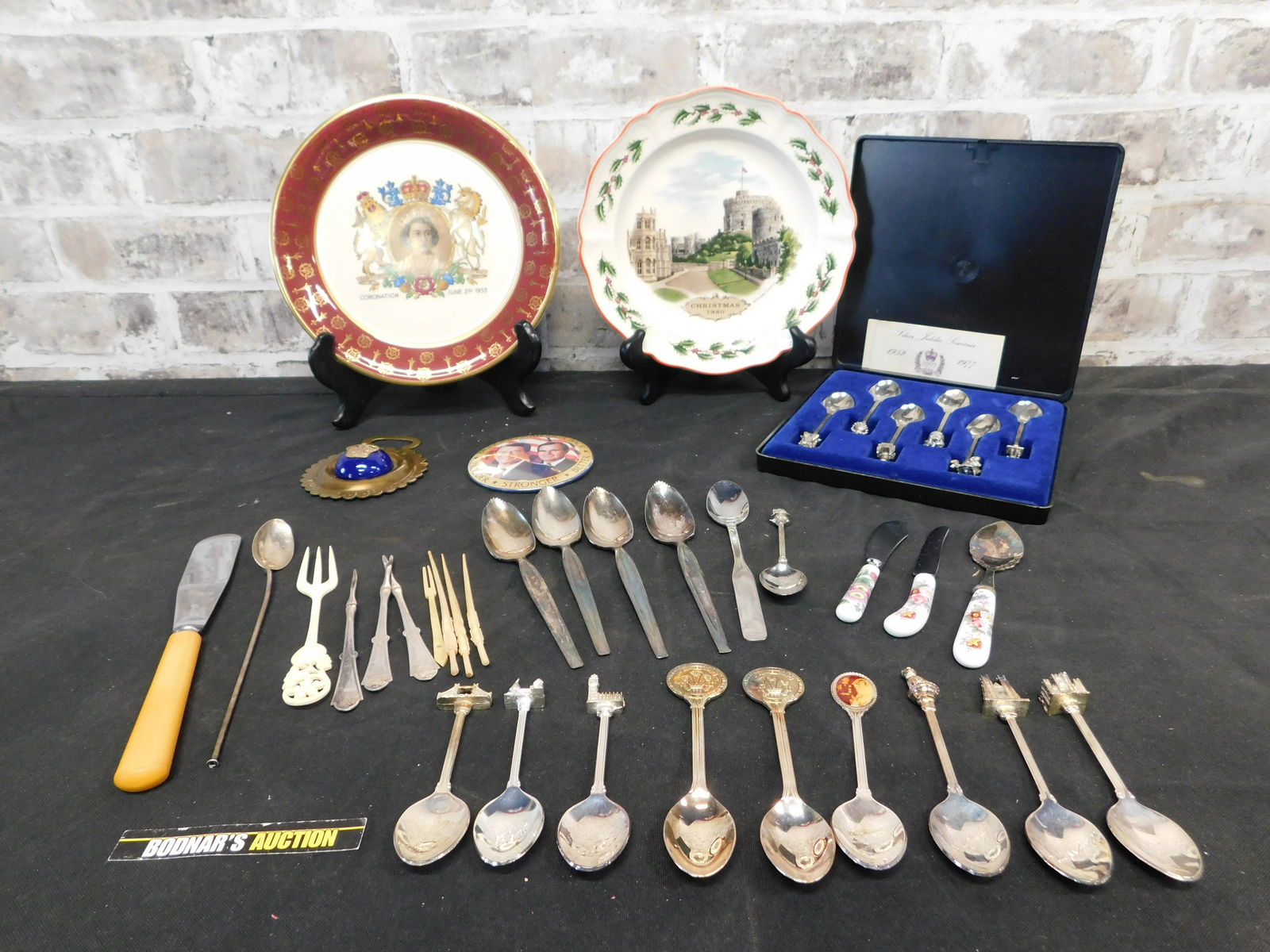 Souvenir and Coronation Grouping (1 of 13)