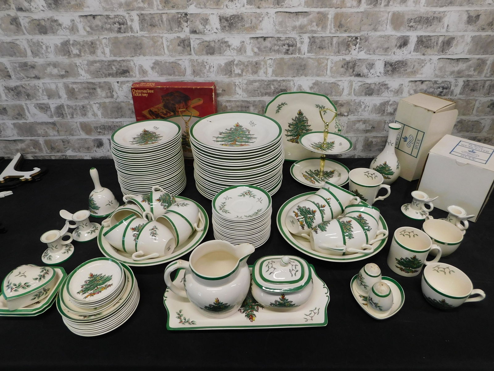 Large Lot of Spode Christmas Dishes (1 of 9)