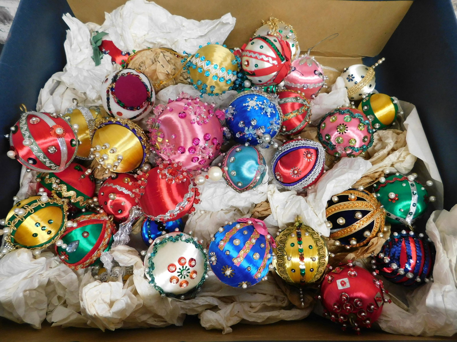Large Lot of Decorative Christmas Ornaments: Large Lot of Decorative Christmas Ornaments. This sale will be broadcast live on sale day with an auctioneer and caller calling full descriptions of each lot being sold, as well as video feed of each 