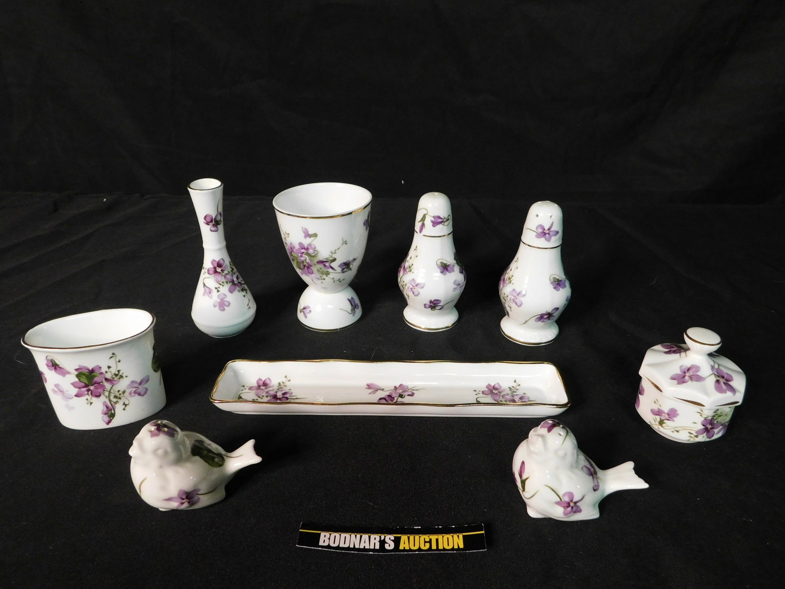 Grouping of 8 Hammersley Victorian Violets Small Bone: Grouping of 8 Hammersley Victorian Violets Small Bone China Items. Included are a bud vast, S&P, Egg Cup and More. You are bidding at a live sale, please read the terms and conditions. We are offering