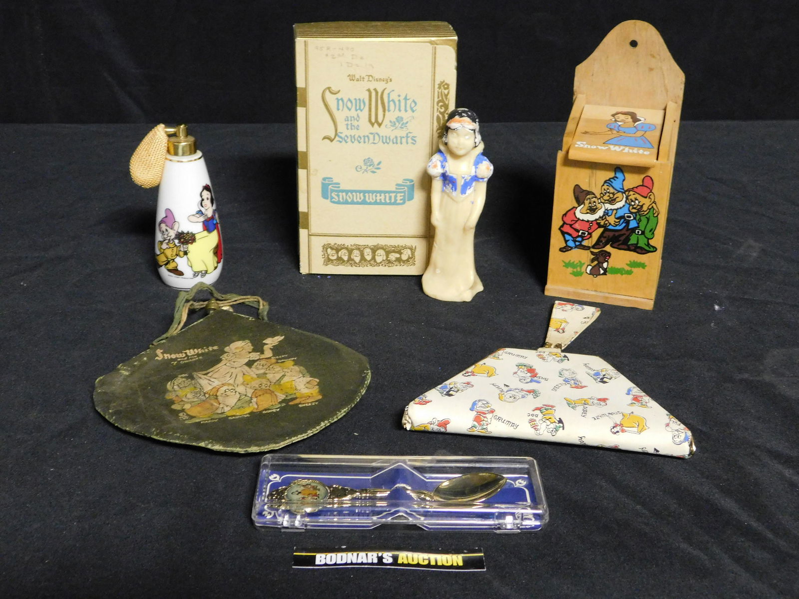 Lot of Vintage Snow White Items including Change Purses (1 of 6)