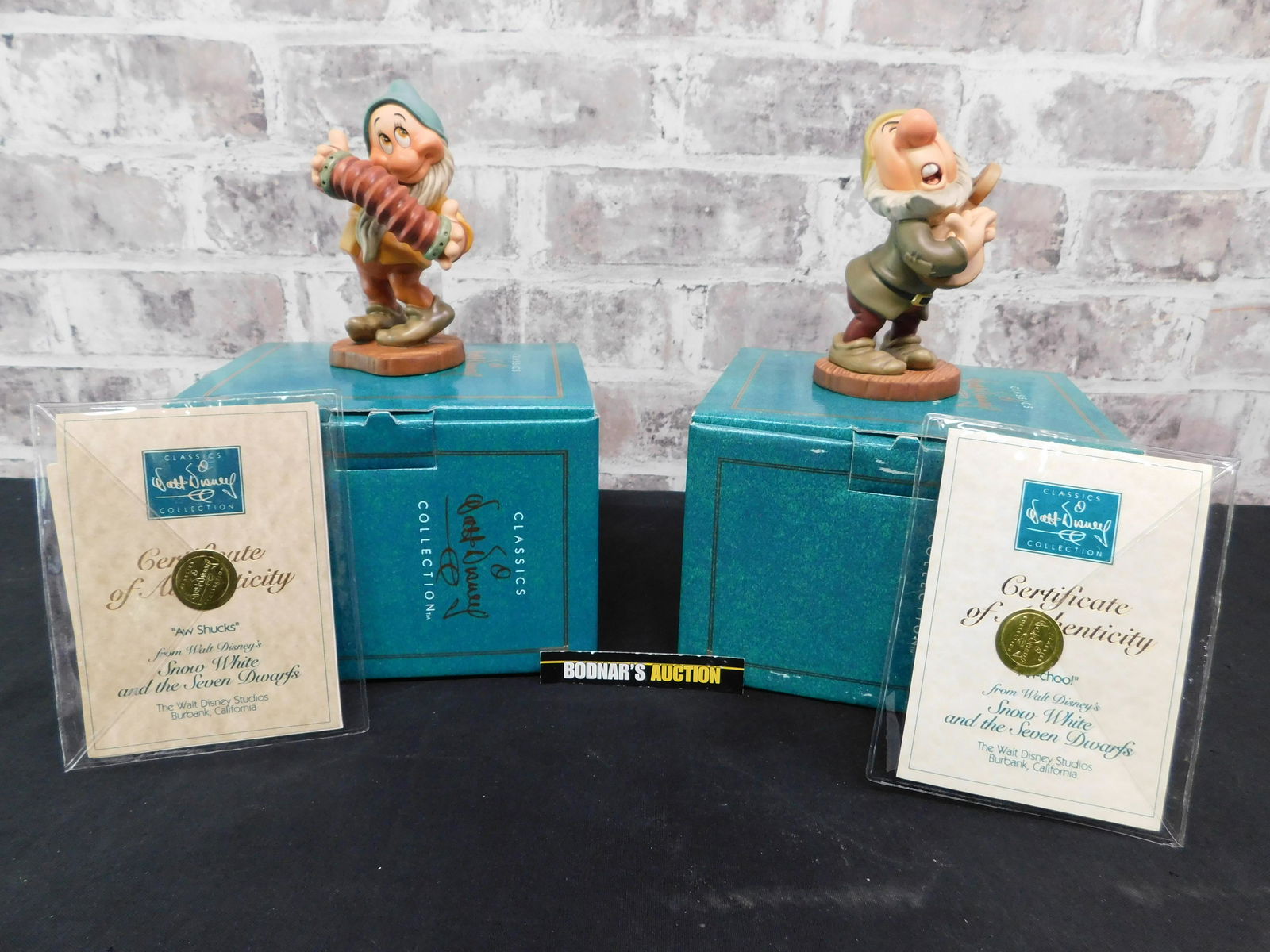 Lot of 2 Snow White WDCC Figurines - Bashful and Sneezy (1 of 6)
